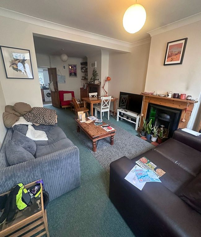 Property photo 3 of 9 Lounge