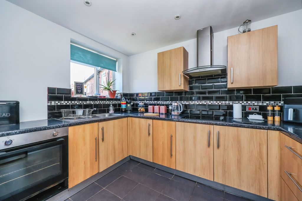 Property photo 2 of 17 Kitchen