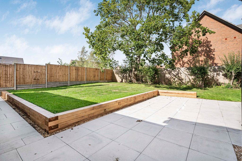 Property photo 2 of 12 1660116