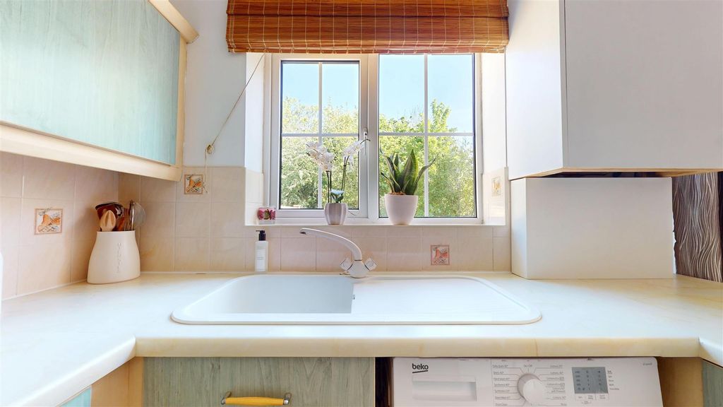 Property photo 3 of 14 Kitchen