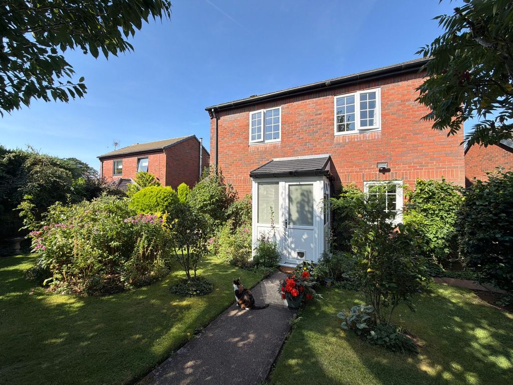 Property photo 1 of 20 Manor Croft