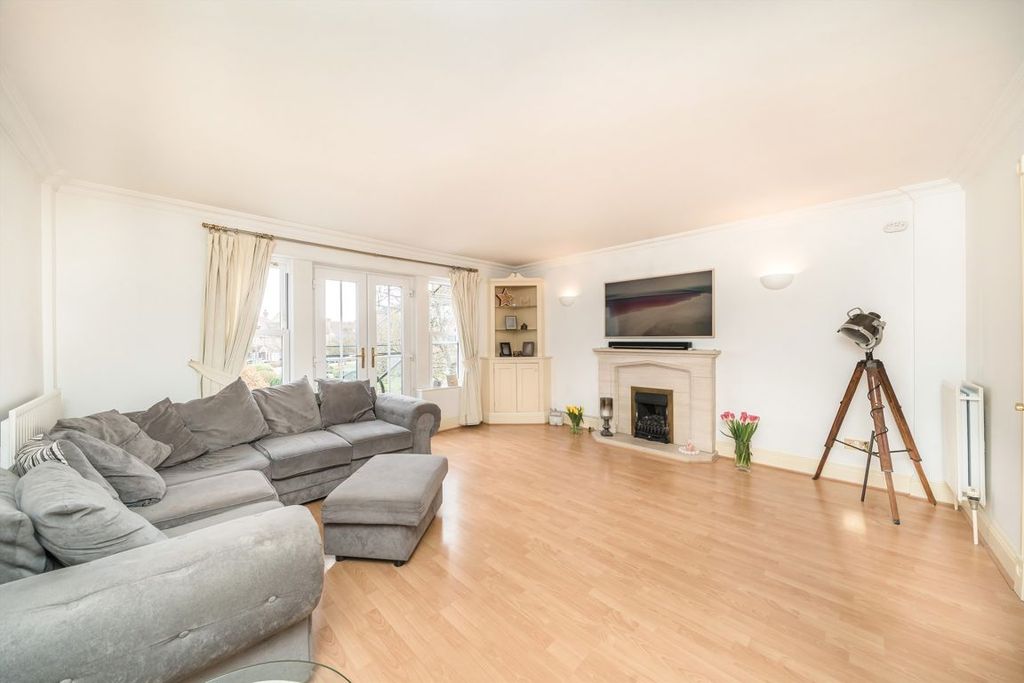 Property photo 3 of 7