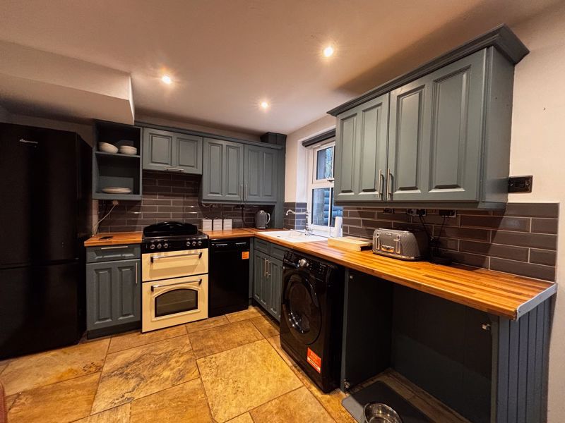 Property photo 2 of 10 Kitchen