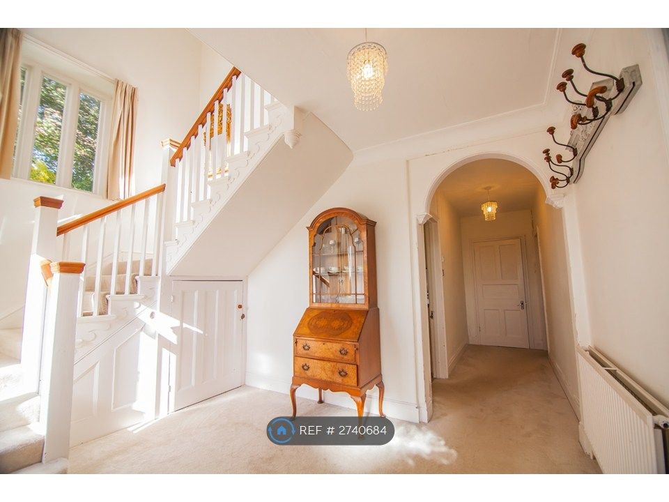 Property photo 3 of 35 Entrance Hall 1