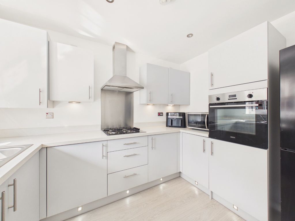 Property photo 3 of 16 5358268