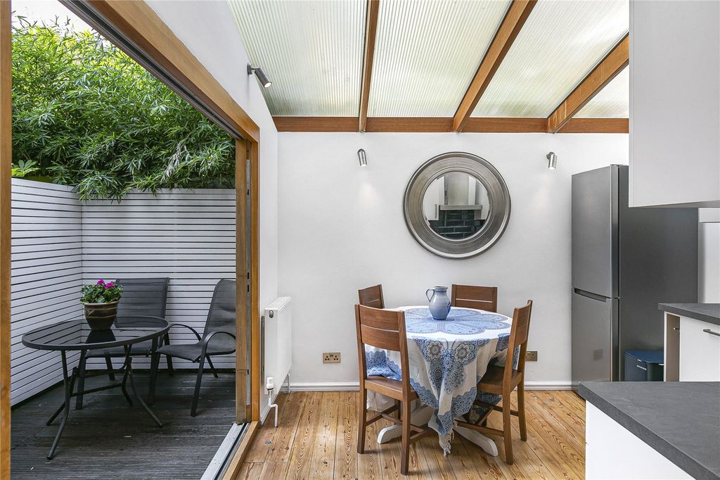 Property photo 1 of 11 Kitchen / Dining