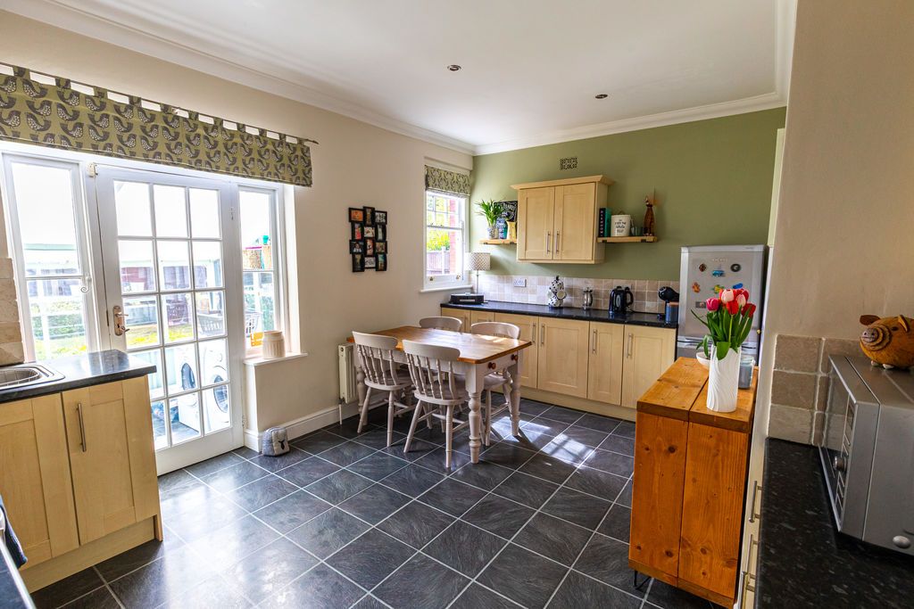 Property photo 3 of 18 Photo 16