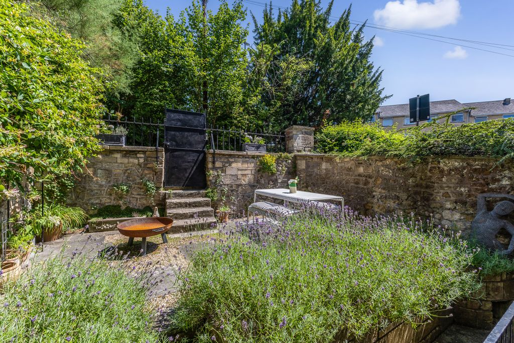 Property photo 2 of 26 Garden