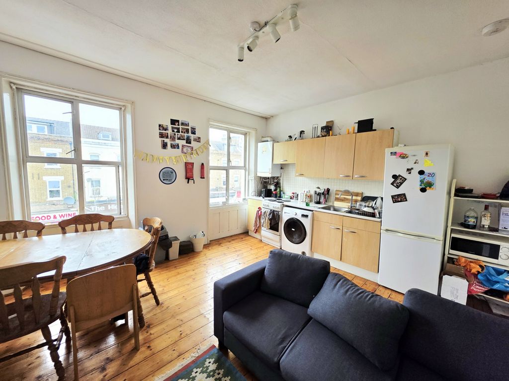 Property photo 2 of 7 Photo 5