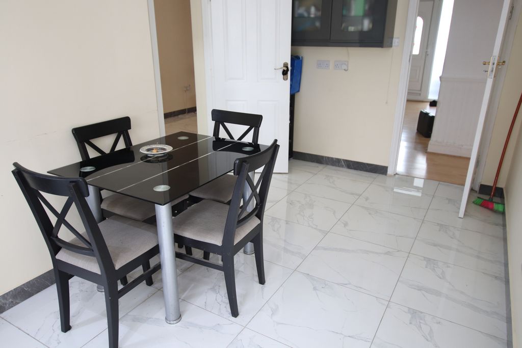 Property photo 3 of 13 Dining Area