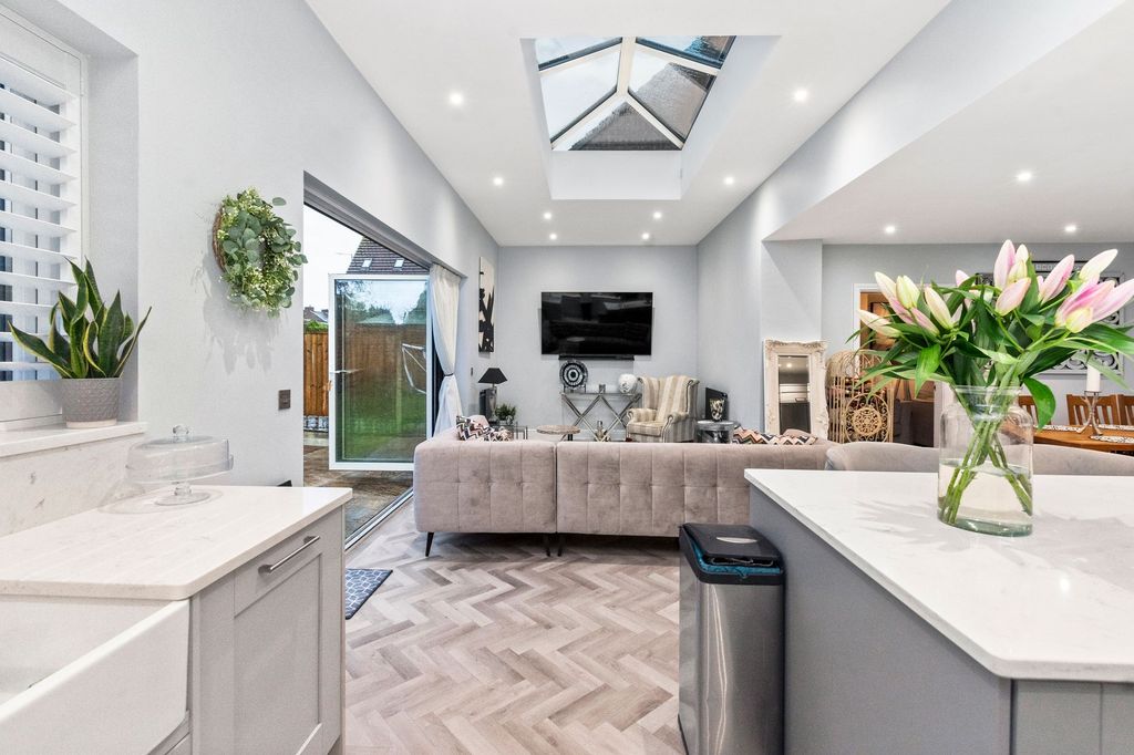 Property photo 3 of 45