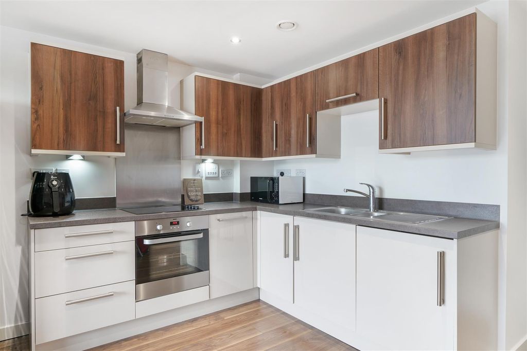 Property photo 2 of 12 Flat 12, 70 Craven Park - Xktaoxbiytjulz1Vylsm.Jpg