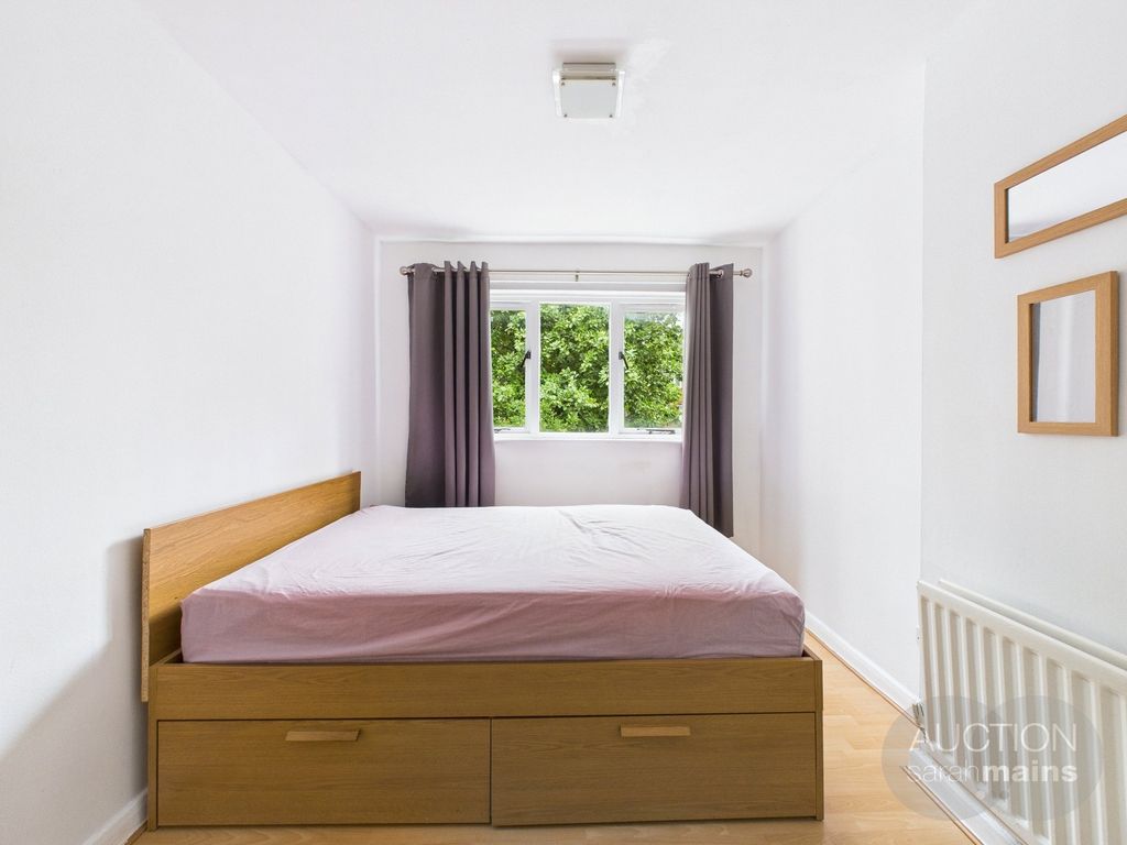 Property photo 2 of 6 Bedroom