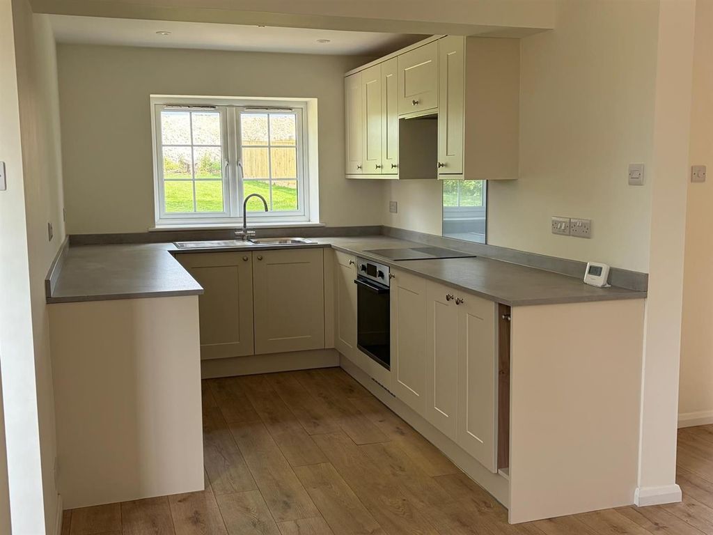 Property photo 2 of 12 Kitchen 2.Jpg