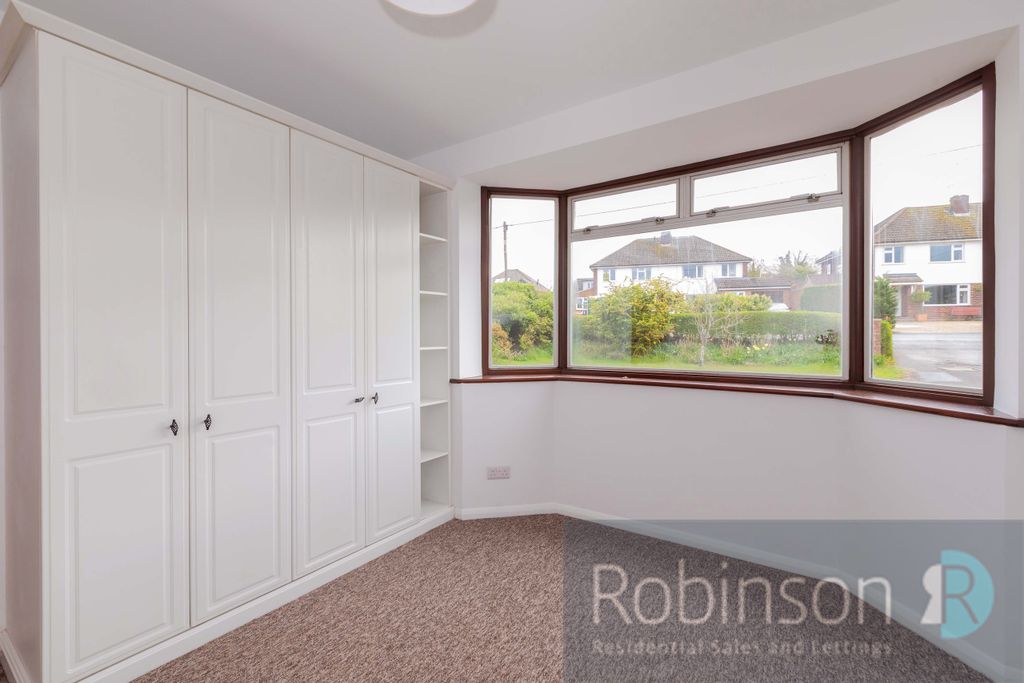 Property photo 3 of 13 40 Hurst Road-11