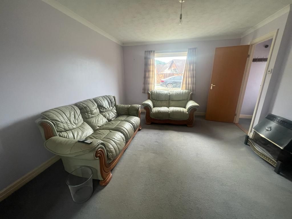 Property photo 2 of 7 Living Room