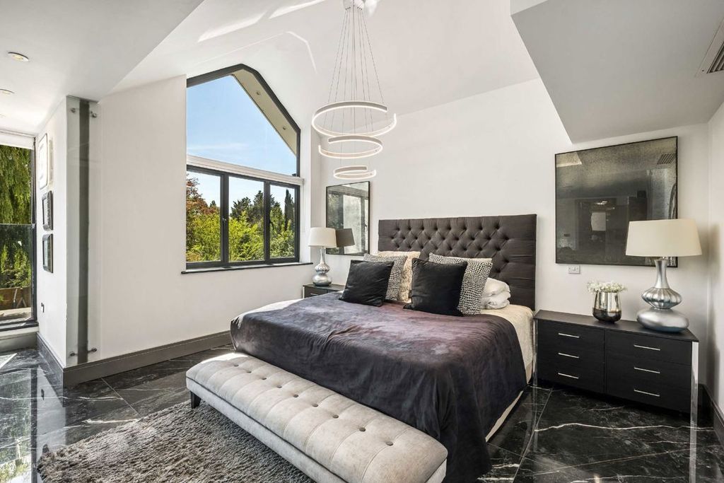 Additional image 8 of 5 bed detached house to rentWaggon Road, Barnet EN4