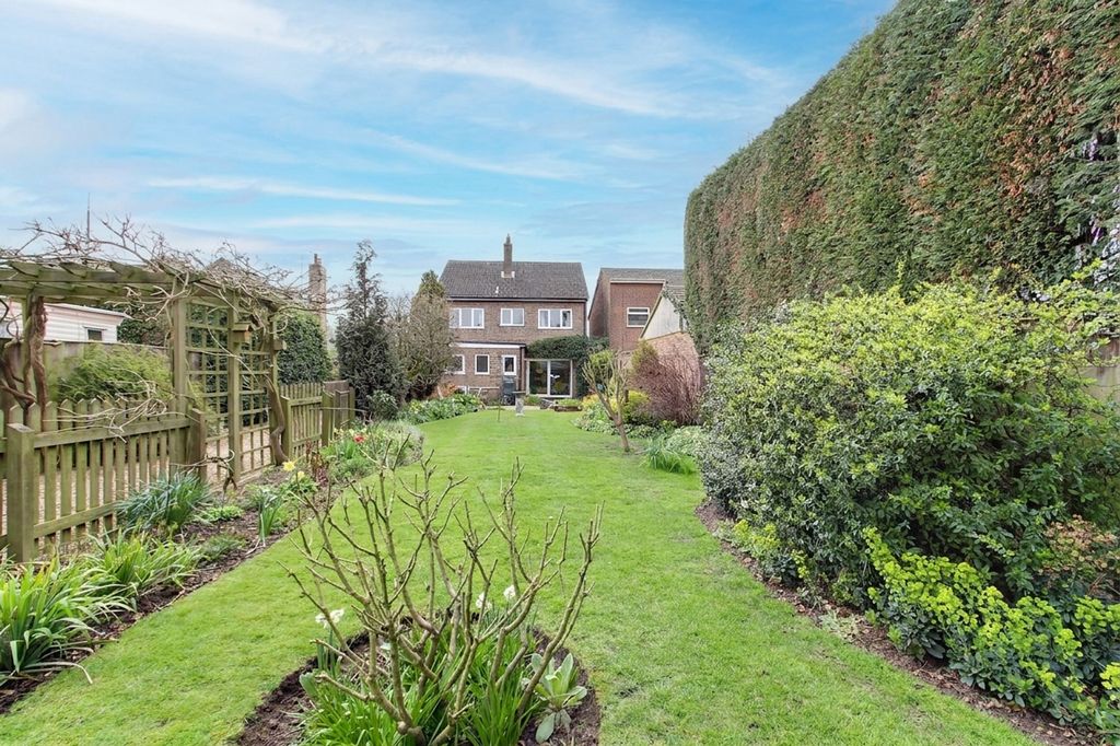 Property photo 3 of 40