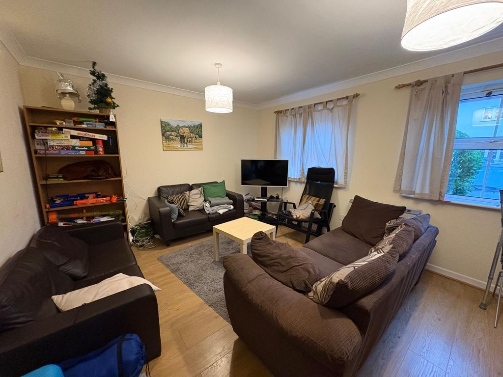 Property photo 3 of 12 Photo-2025-12-08-17-10-55