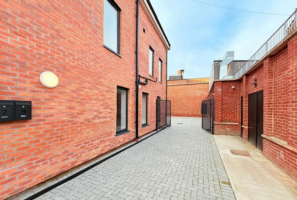 Property photo 3 of 4 Side Entry.Jpeg