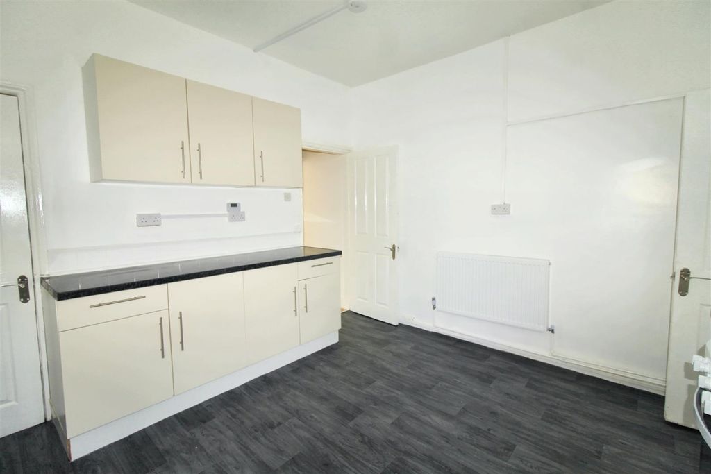 Property photo 3 of 9 Kitchen 2.Jpg