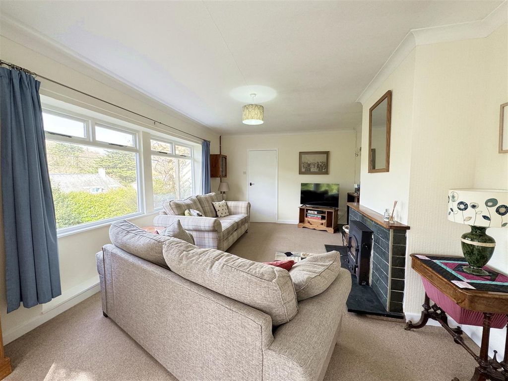 Property photo 3 of 21 Living Room