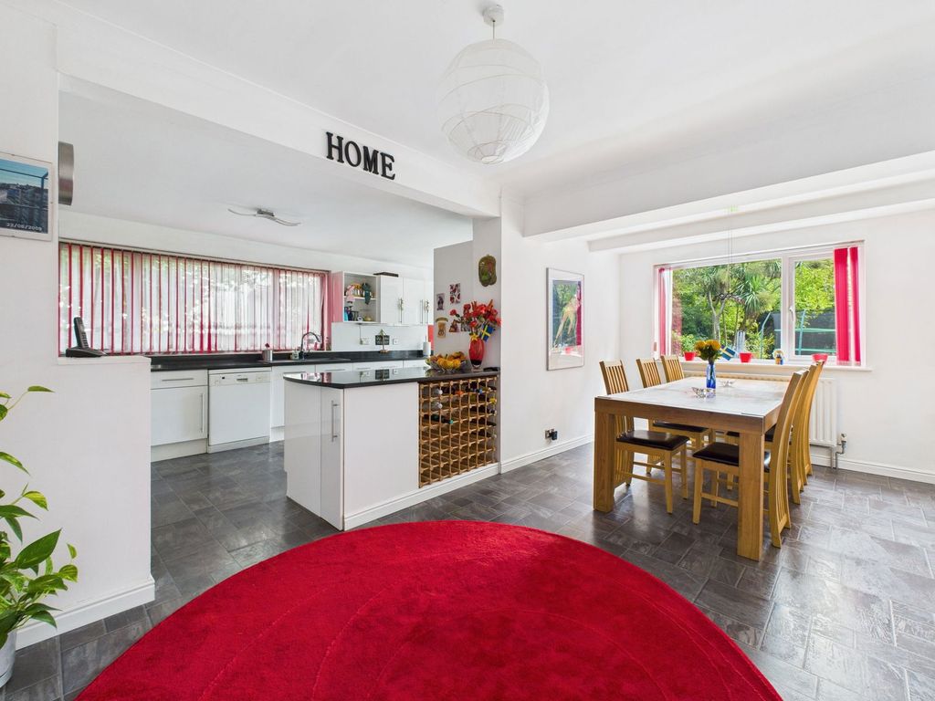 Property photo 2 of 26