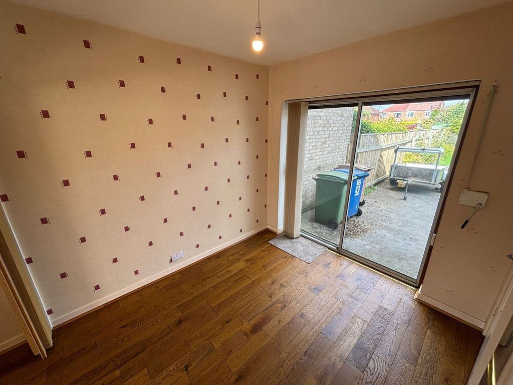 Property photo 3 of 10 Dining Area