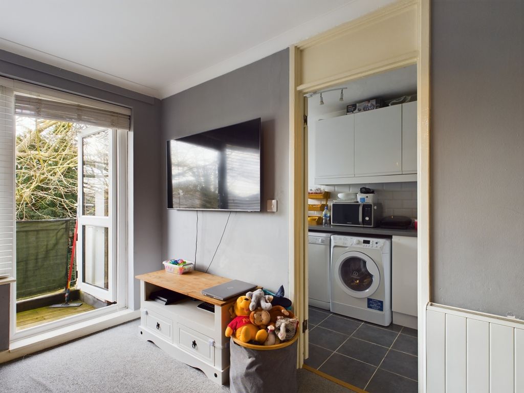 Property photo 3 of 8 Cam03151G0-Pr0015-Still013