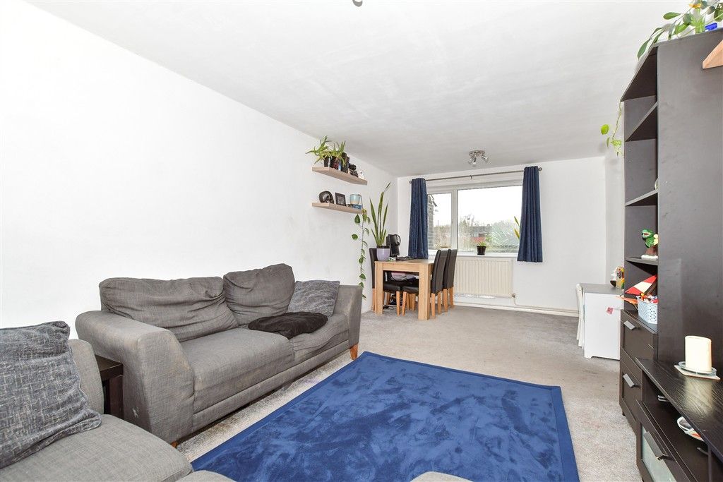 Property photo 3 of 8 Lounge/Diner