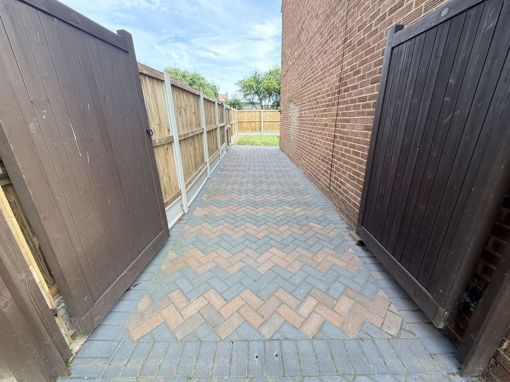 Property photo 2 of 21