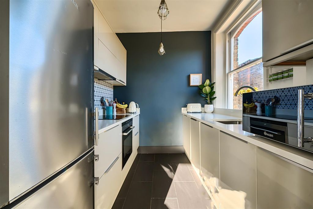 Property photo 3 of 13 1396255-1-699Dcab6Dcab6.Jpg