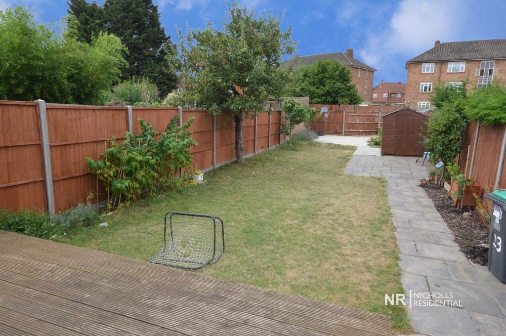 Property photo 2 of 13 Garden