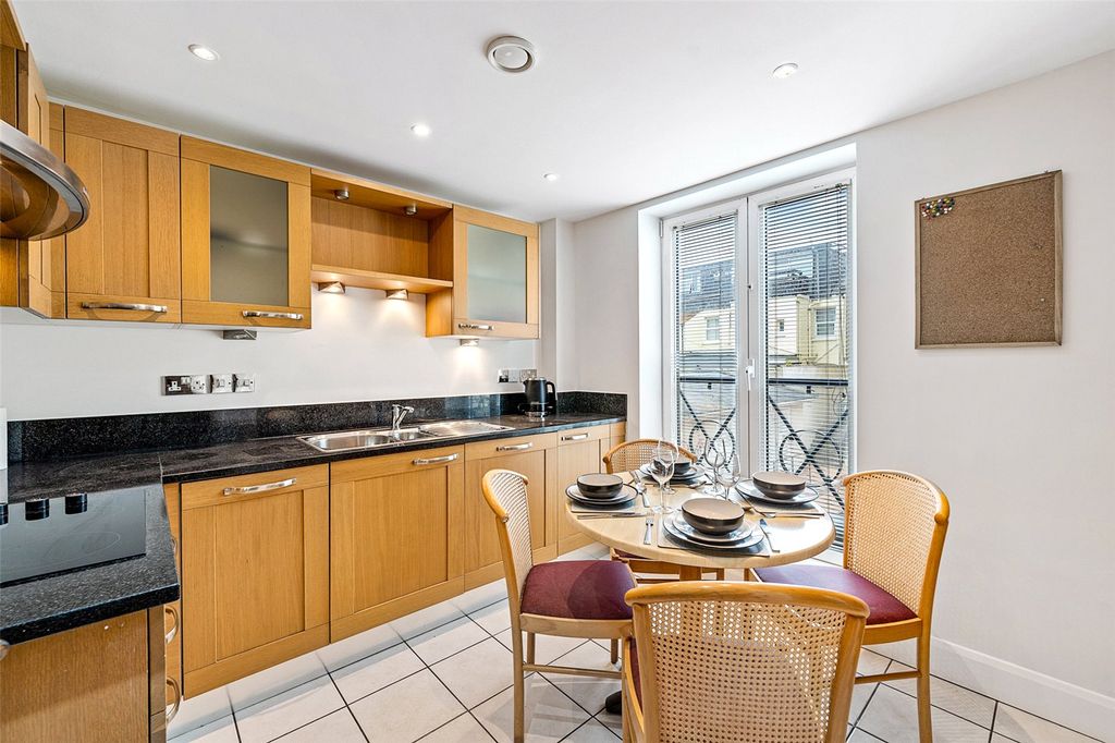 Additional image 10 of 2 bed flat to rentSteyne Gardens, Worthing, West Sussex BN11