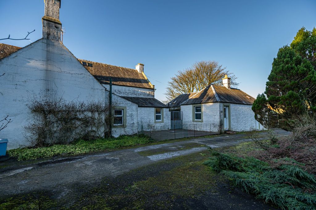 Property photo 3 of 42