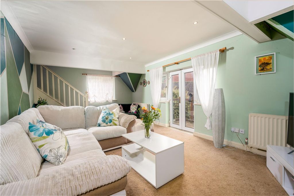 Property photo 2 of 25 6A The Moors Drive, Middleton Cheney-14.Jpg