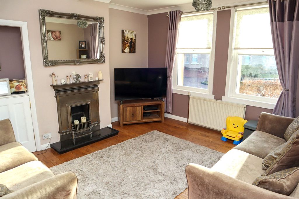 Property photo 2 of 16 Lounge