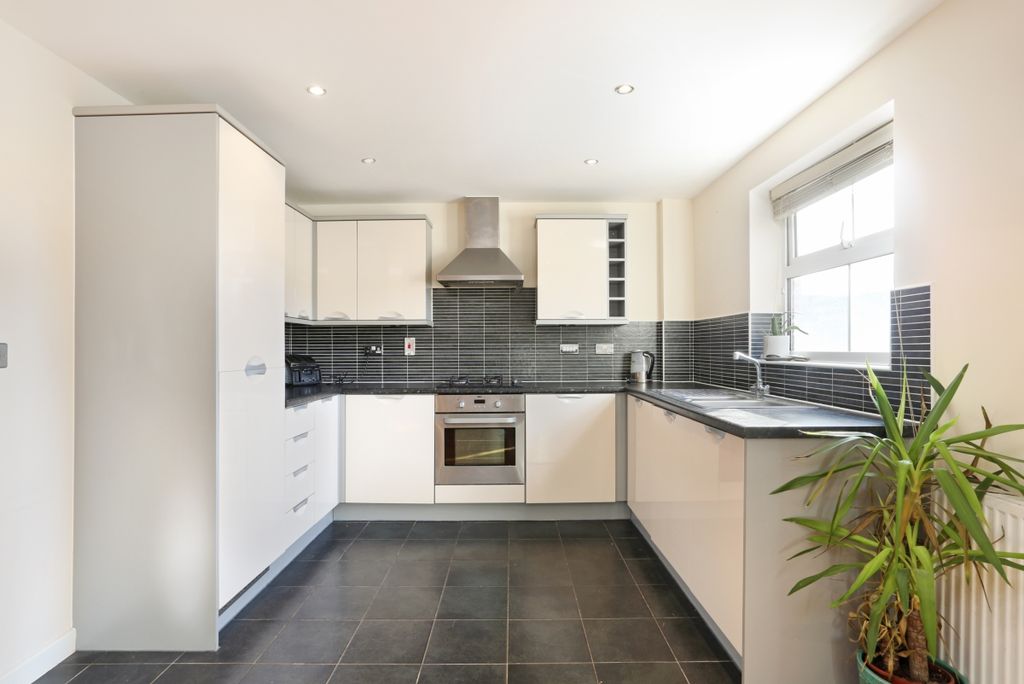 Property photo 2 of 10 73 Gilson Place, ...