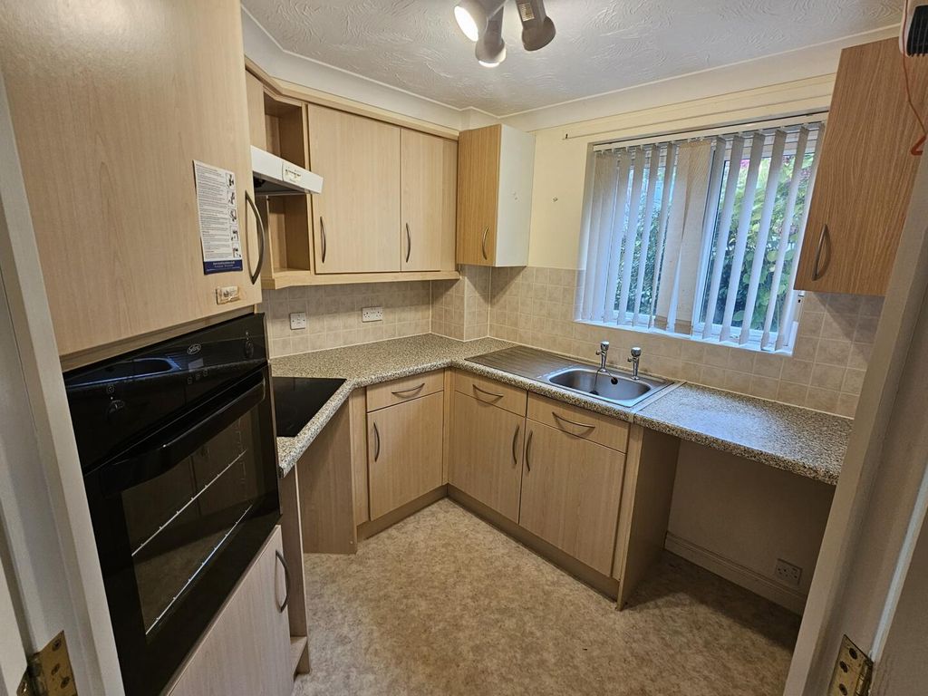 Property photo 2 of 6 Kitchen