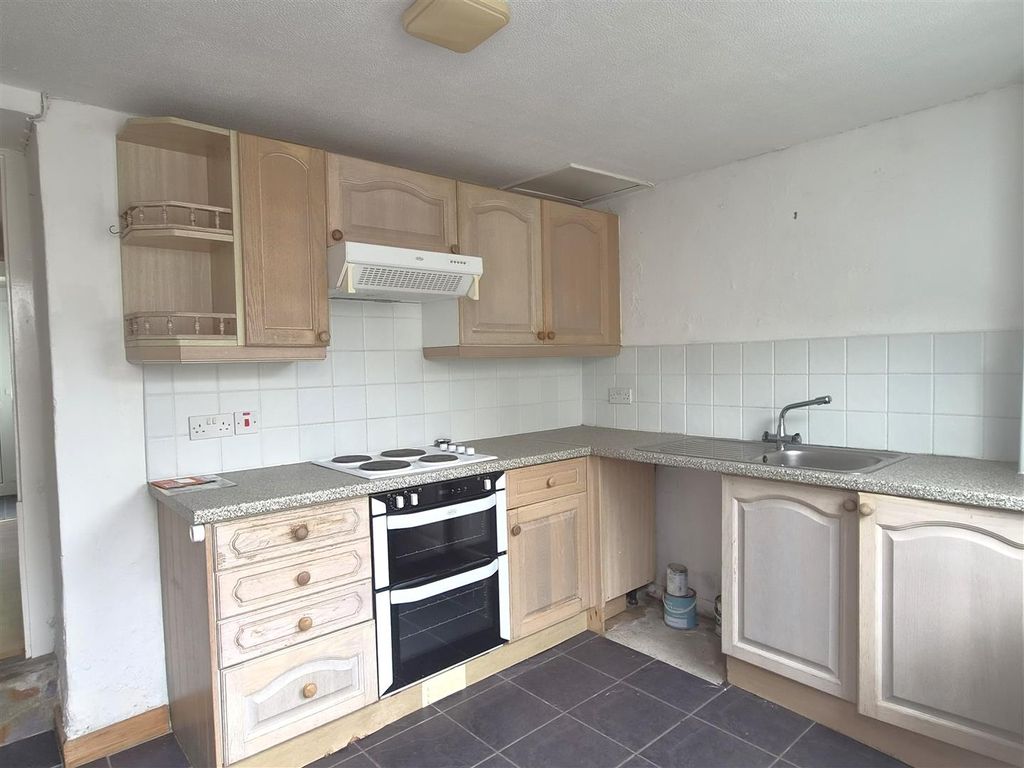 Property photo 3 of 14 Kitchen