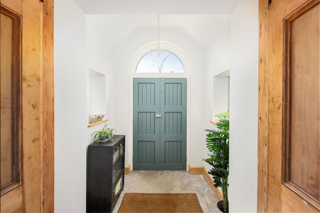 Property photo 2 of 40