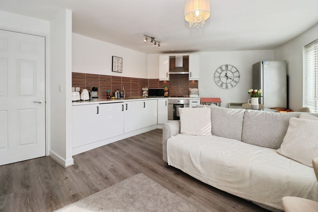 Property photo 3 of 12 Pbox-Img.Jpg