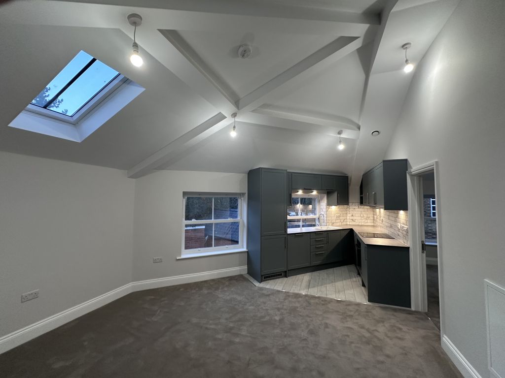 Property photo 2 of 27