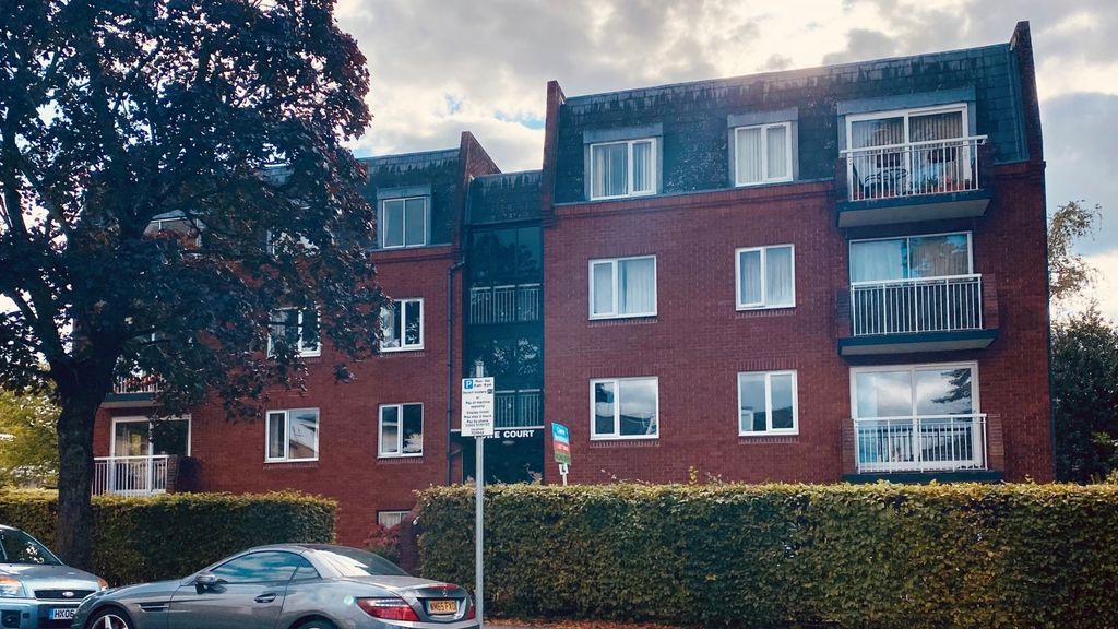 Property photo 1 of 6 10 Rowe Court Front