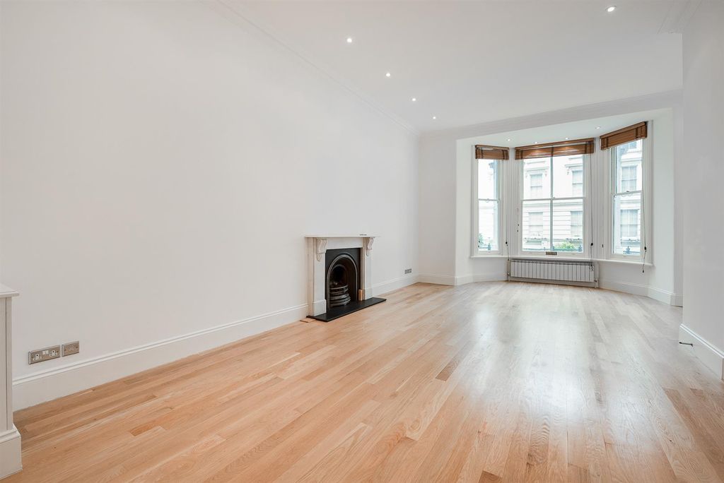 Property photo 1 of 10 Old Brompton Road 2_200-6-2.Jpg