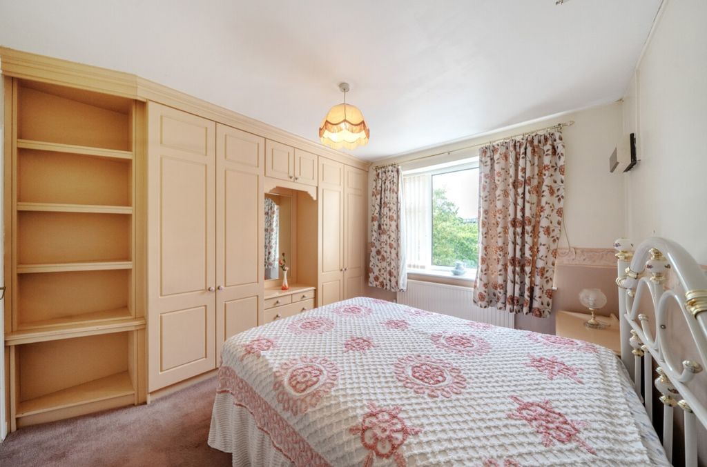 Property photo 2 of 14 Bedroom 1B