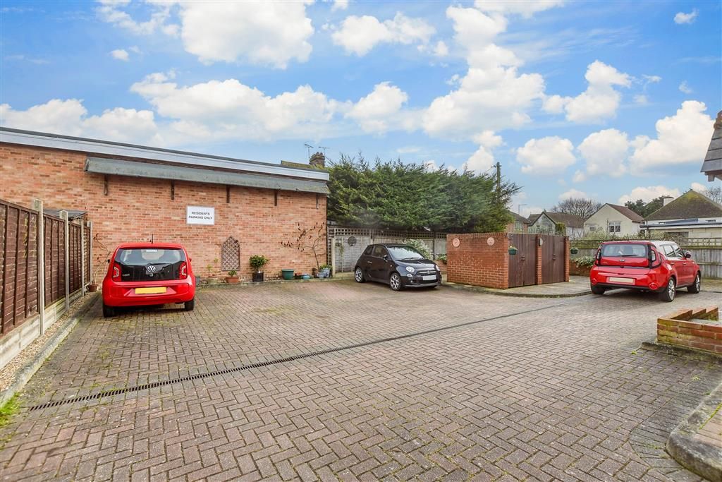 Property photo 3 of 6 Driveway/Parking