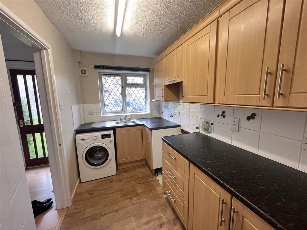 Property photo 2 of 8 Kitchen