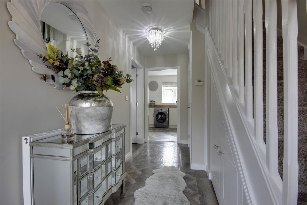 Property photo 3 of 12 Entrance Hall