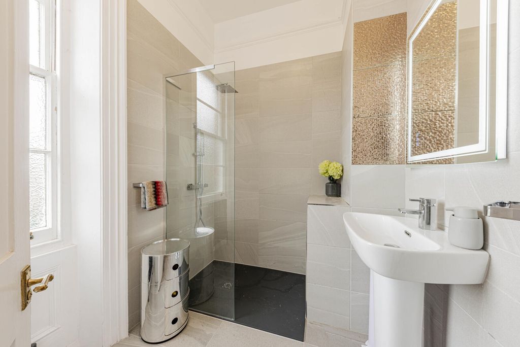 Property photo 3 of 19 Bathroom